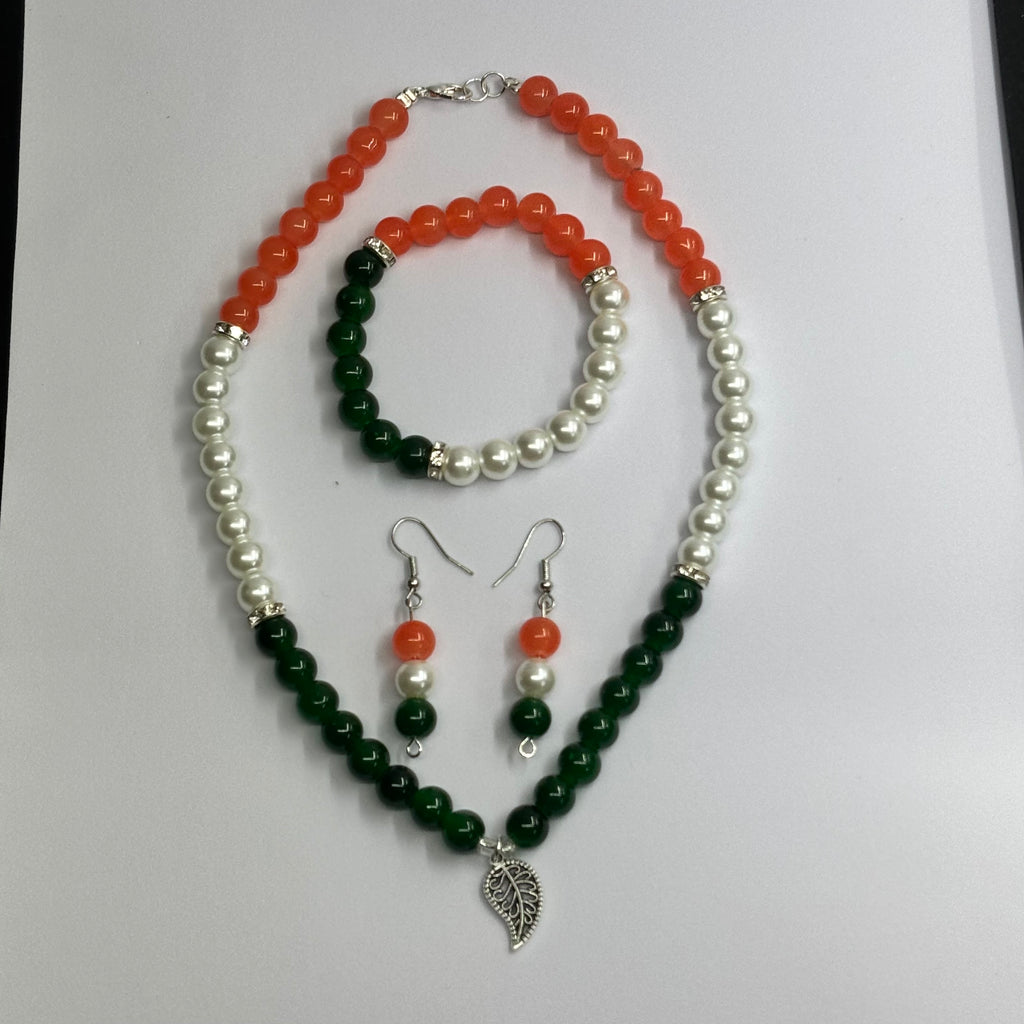 Handmade Tricolor Beaded Jewelry Set with Leaf Pendant